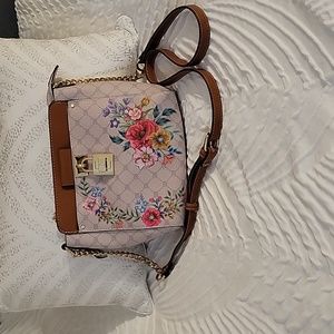 Bag floral pattern Steve Madden Brand Crossbody leather strap with gold chain